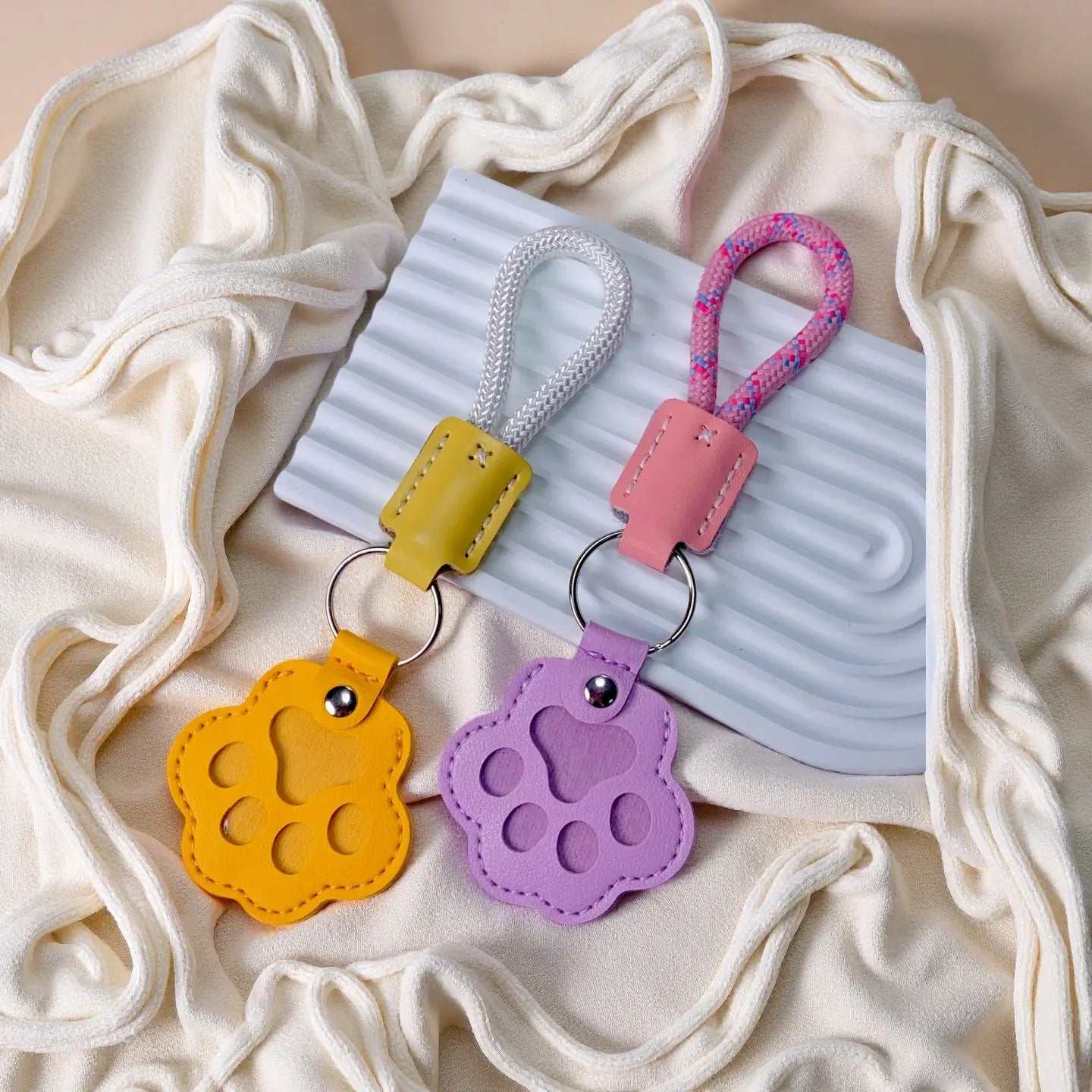 Pet Fur Memory Charm Leather Keychain - Paw-Shaped Keepsake for Dog and Cat Hair - Memorial Sympathy Gift for Grieving Pet Owners