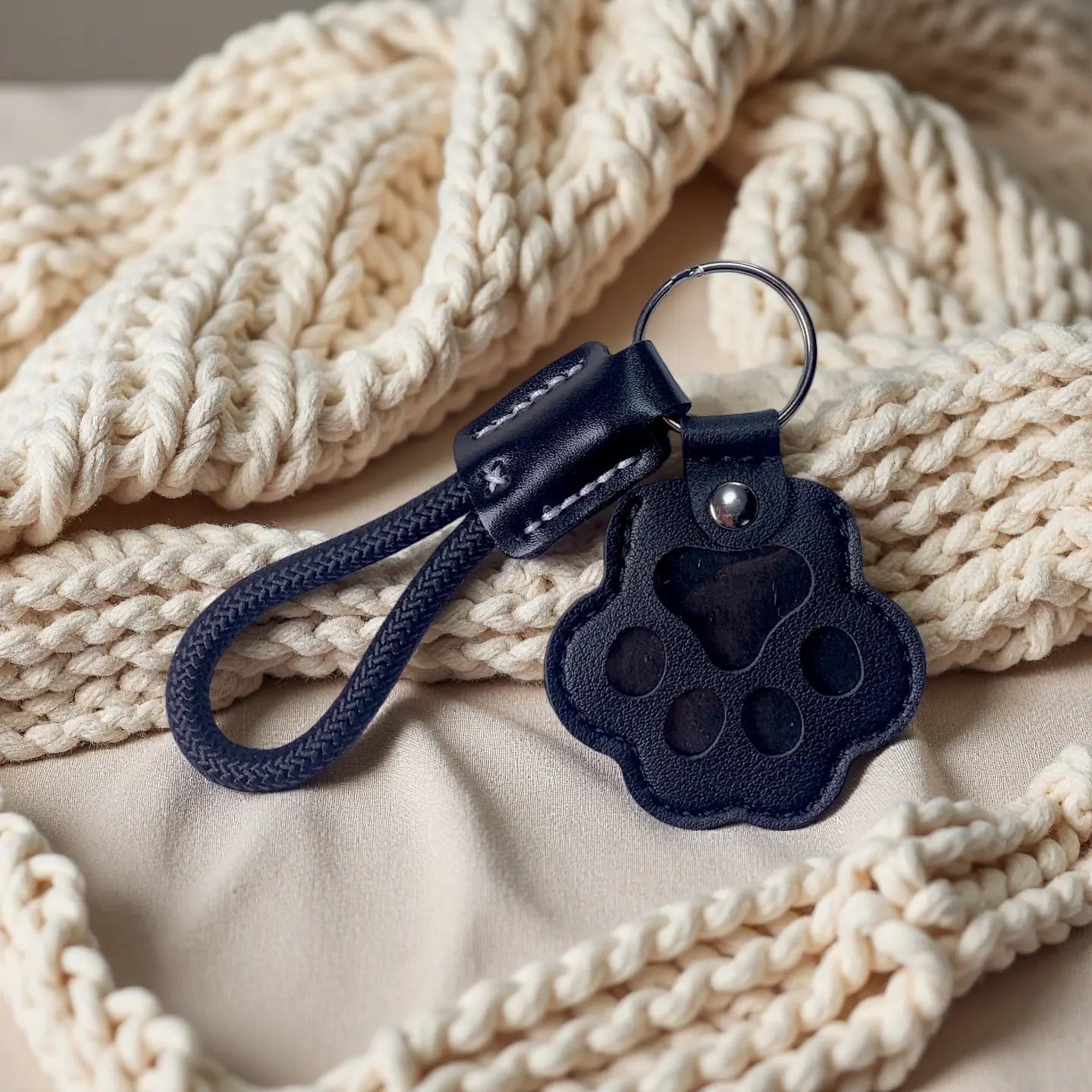 Pet Fur Memory Charm Leather Keychain - Paw-Shaped Keepsake for Dog and Cat Hair - Memorial Sympathy Gift for Grieving Pet Owners